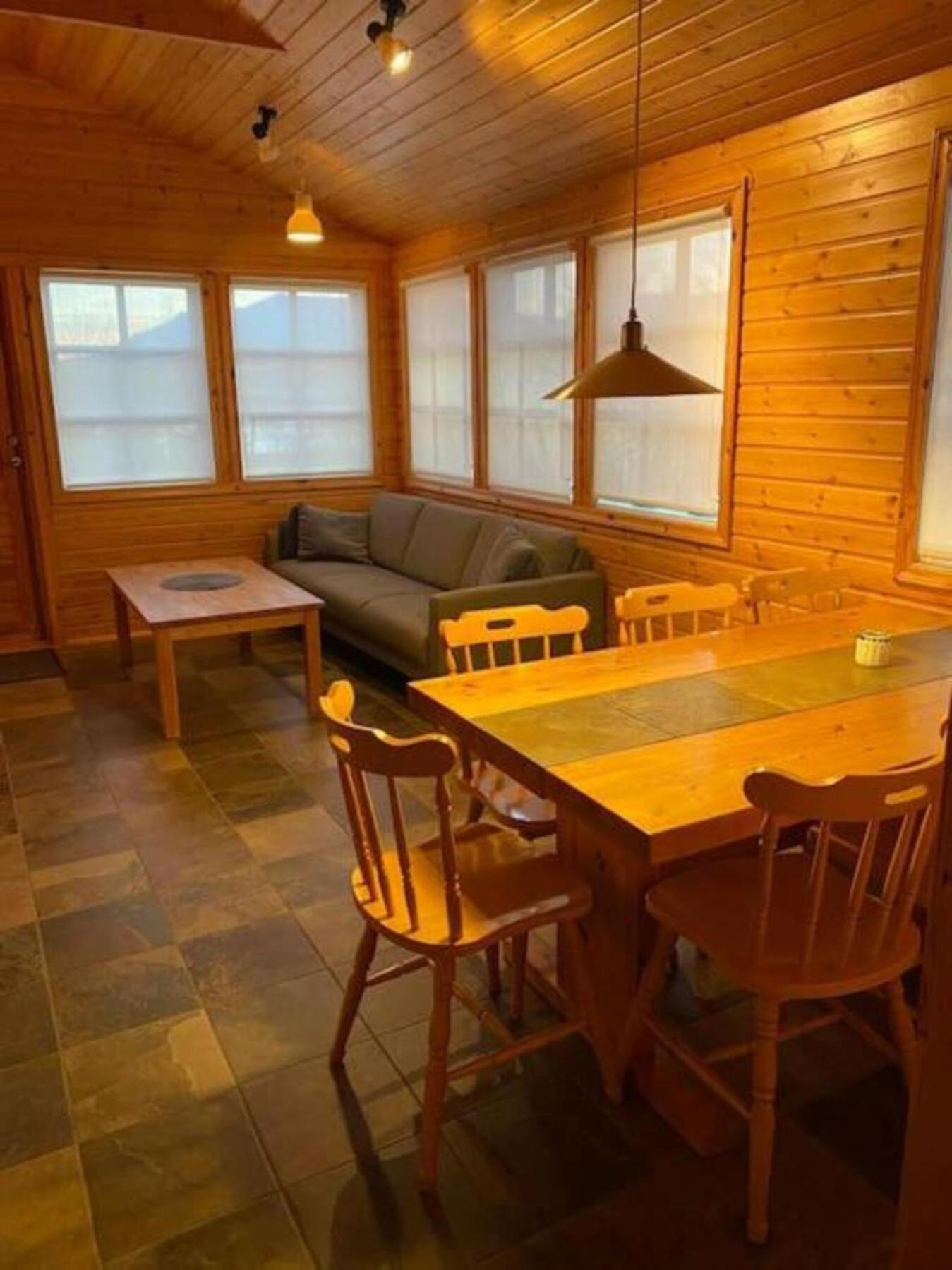 Cozy 2 Bedroom Cottage With Hot Tub Akureyri Esterno foto