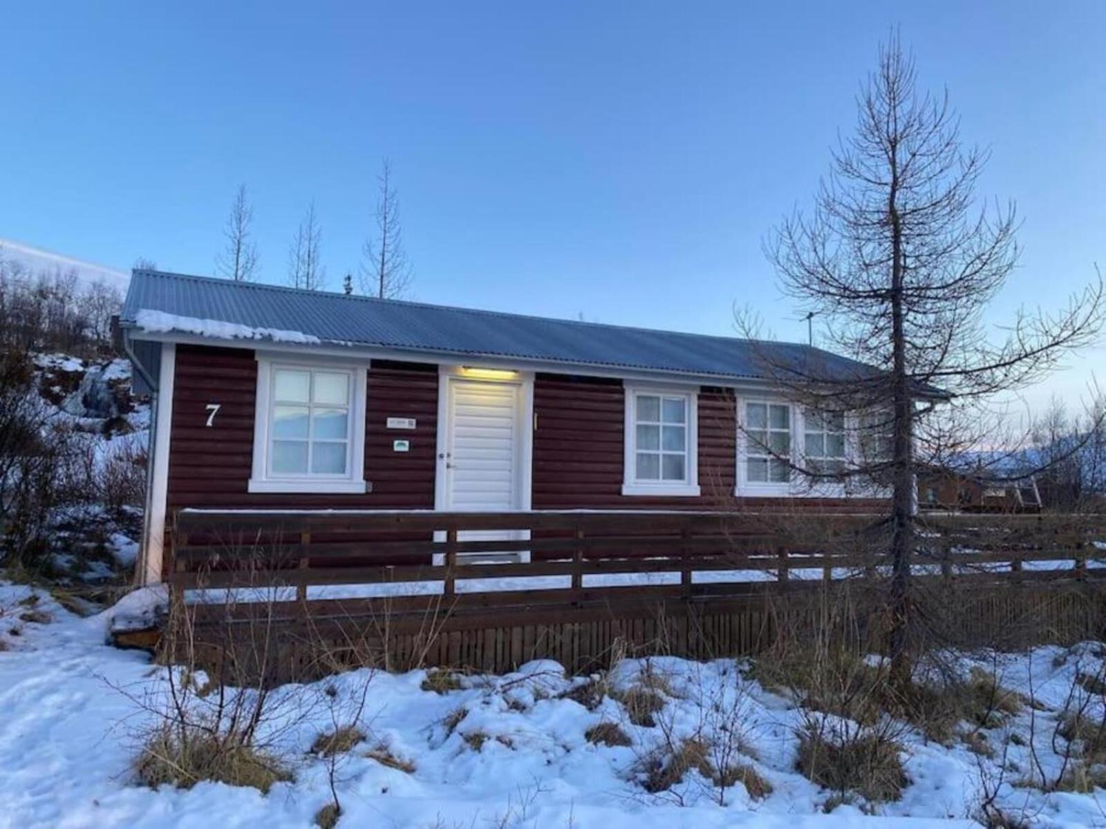Cozy 2 Bedroom Cottage With Hot Tub Akureyri Esterno foto