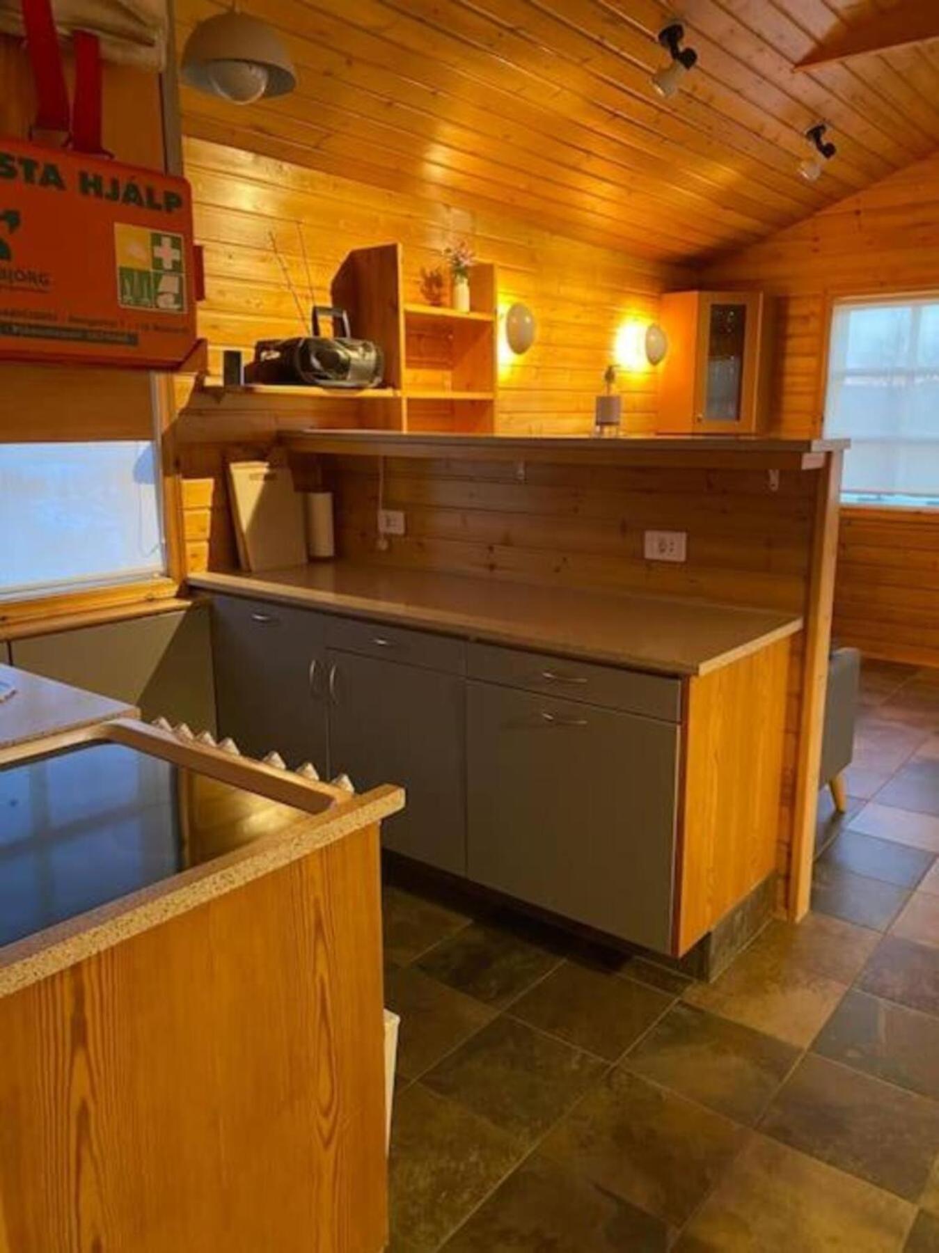 Cozy 2 Bedroom Cottage With Hot Tub Akureyri Esterno foto